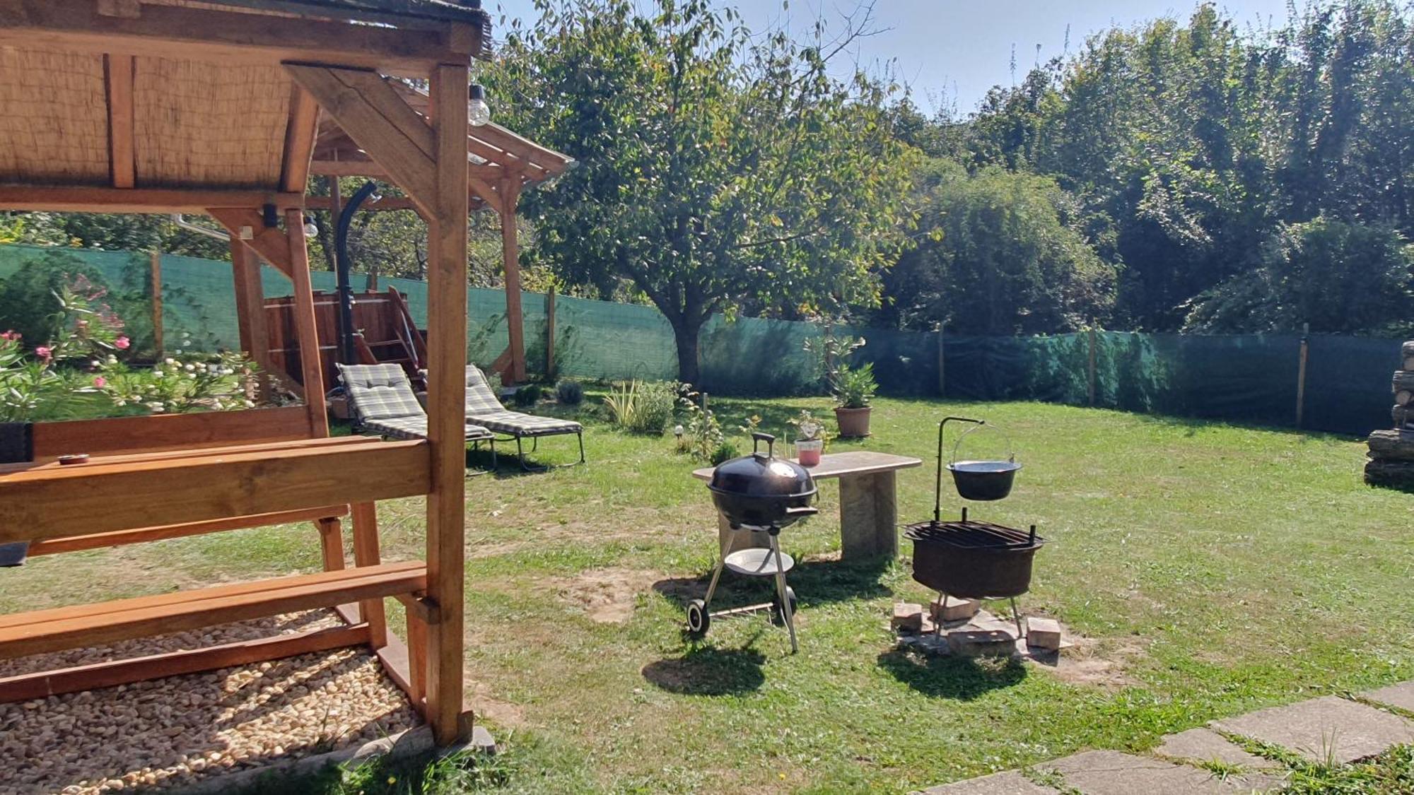 Galagonya Vendeghaz-Hegyvideki Szallashely Salgótarján Buitenkant foto